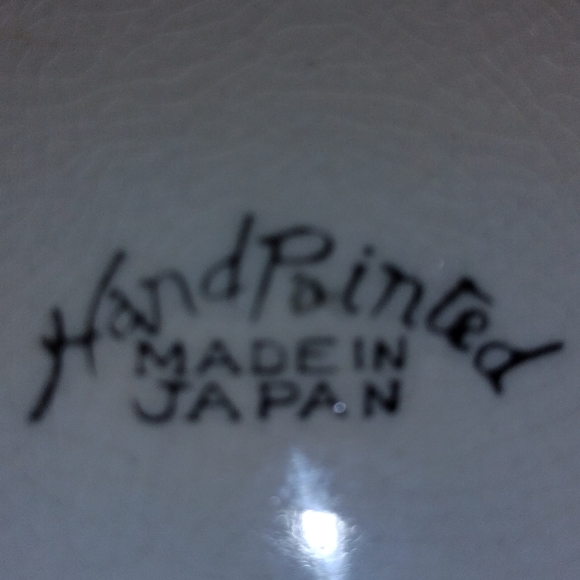 Vintage Japanese handmade plate with 3D touch dimensions and good texture. - Picture 3 of 4